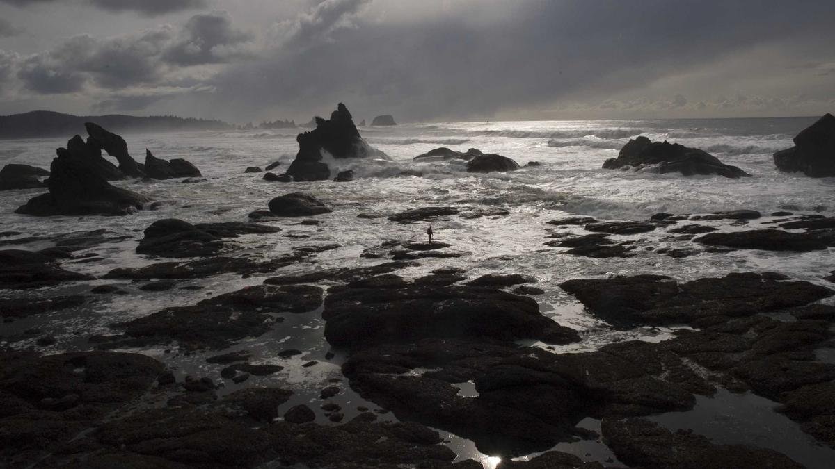 Industrial robotic arm representing smart manufacturing enabled by 5G.